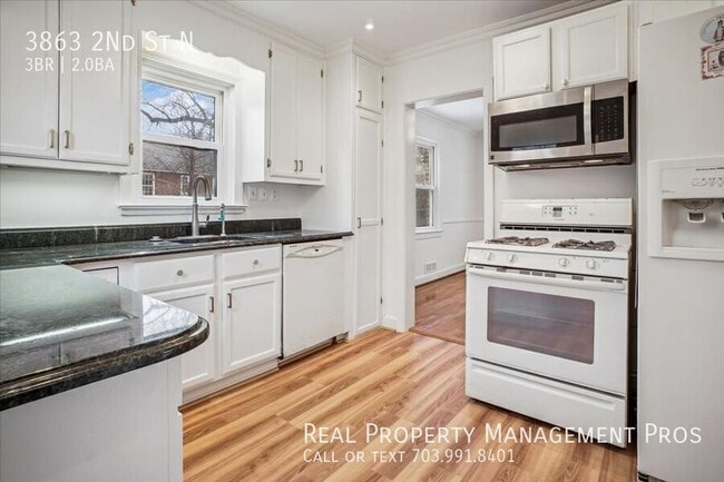 Building Photo - 3863 2nd St N