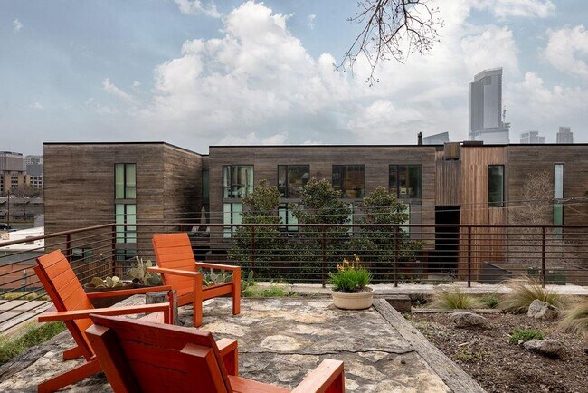 Building Photo - 1002 Baylor St