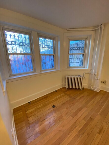 Building Photo - 458 Beacon St