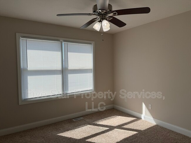 Building Photo - 1218 Hawthorn Ct