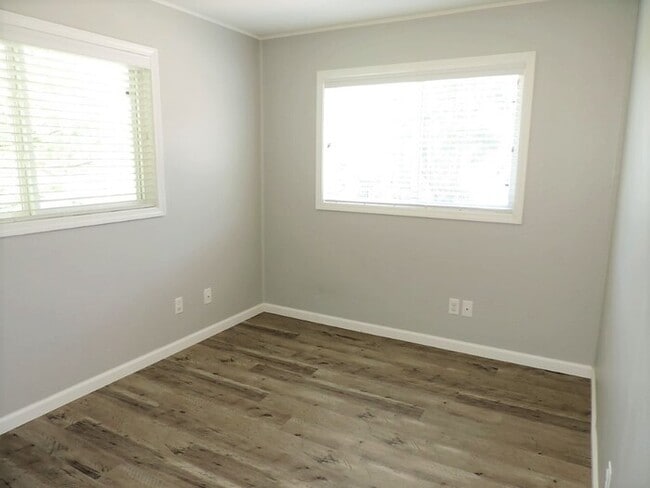 Building Photo - $1,400 | 3 Bedroom, 1 Bathroom Top Floor Duplex | No Pets | Available for August 1st, 2026 Move In!