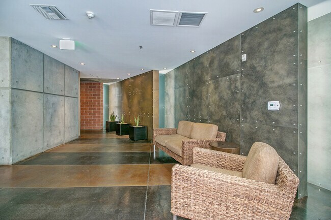 Building Photo - Spacious 2 Bedroom 2 Bathroom at M2i in Do...
