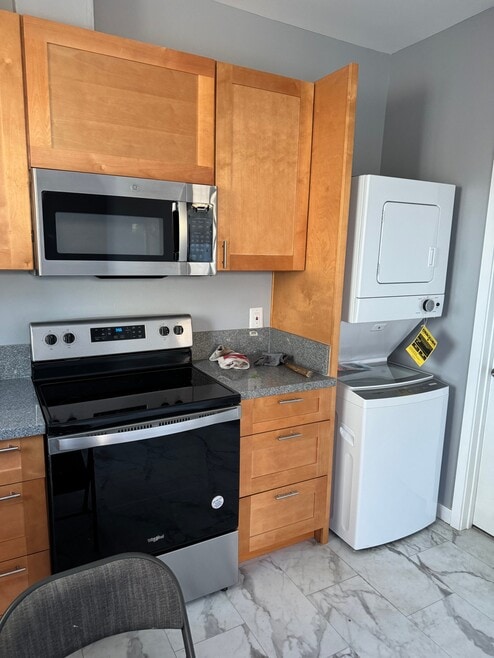 Building Photo - 10503 Woodley Ave