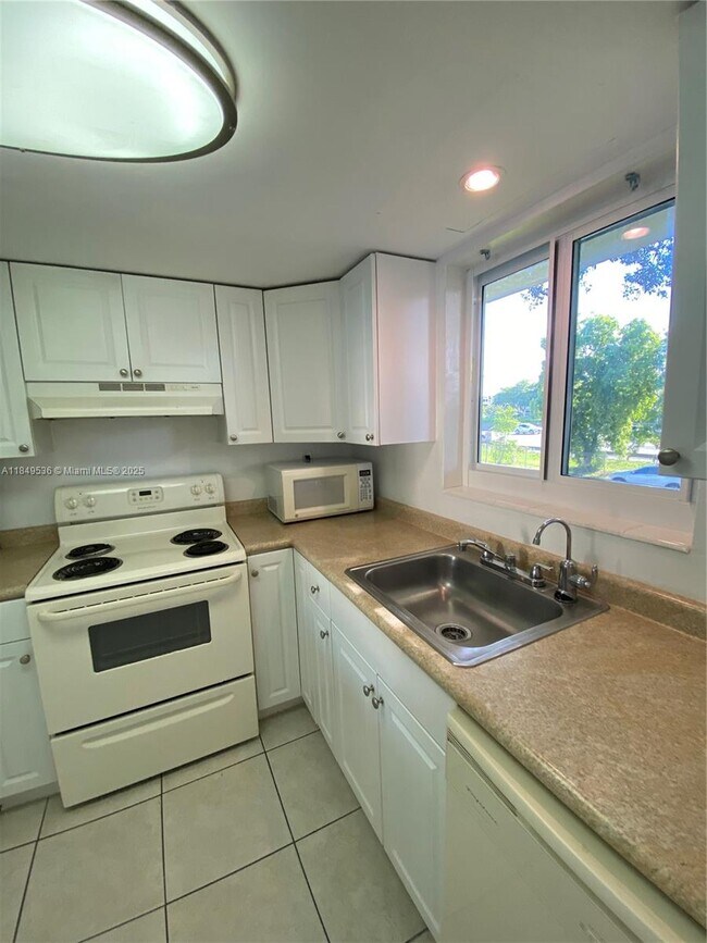 Building Photo - 7505 SW 82nd St
