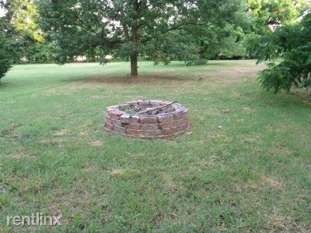 Building Photo - 3 br, 1 bath House - 637 S Miller Rd