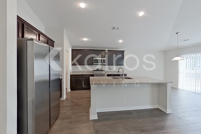 Building Photo - 107 Lord Effingham Wy