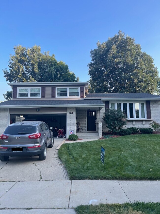 Building Photo - 2507 Lillian Ln