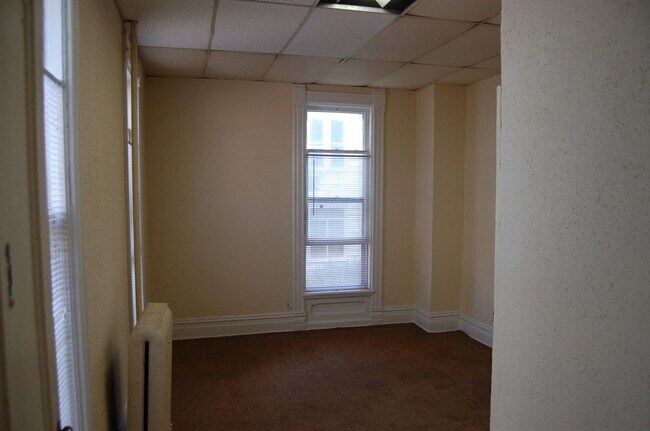 Building Photo - 209 E Mifflin St