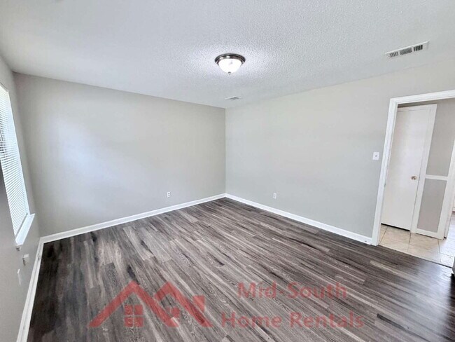 Building Photo - 2587 Wellons Ave