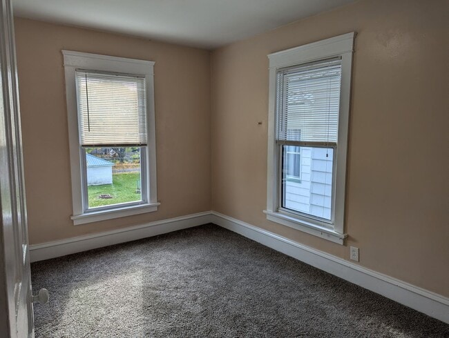 Building Photo - Three Bedroom, Single Family Home with Lot...