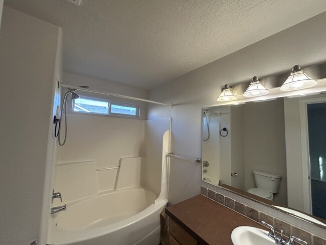 Building Photo - 557 N Katsura Ave