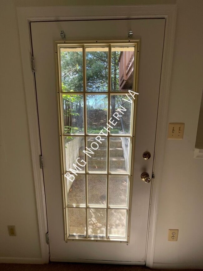 Building Photo - 865 Tall Oaks Square