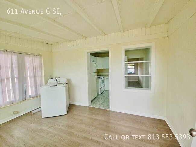 Building Photo - 611 Ave G SE