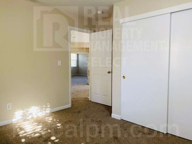 Building Photo - 116 Burgundy Ct