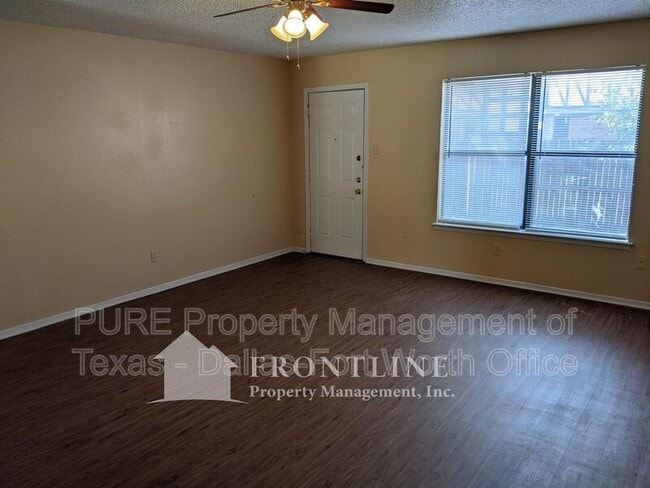 Building Photo - 938 Southmoor Dr