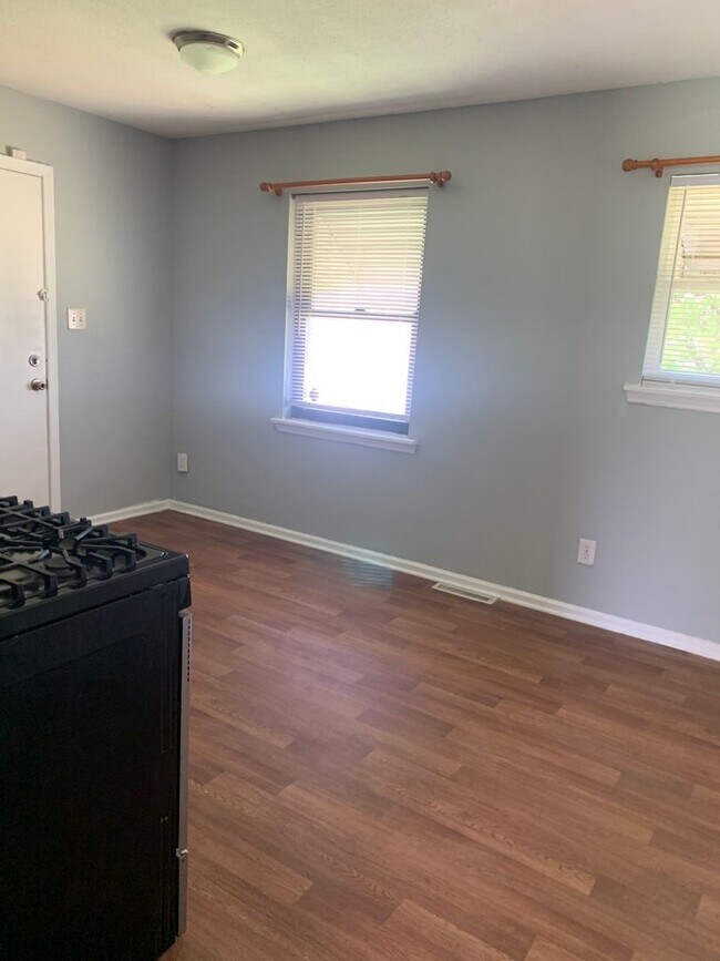 Building Photo - 3 Bedroom Salisbury Home