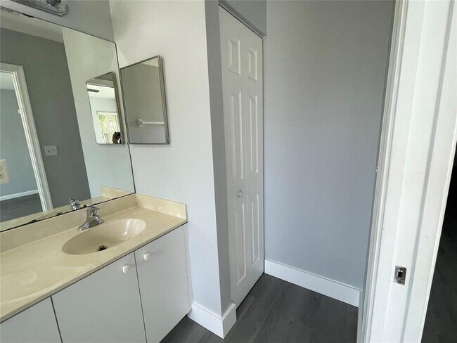 Building Photo - 6301 Landings Terrace