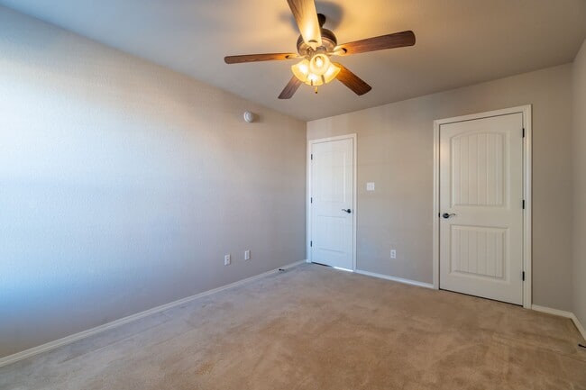Building Photo - 7827 Huntington Way