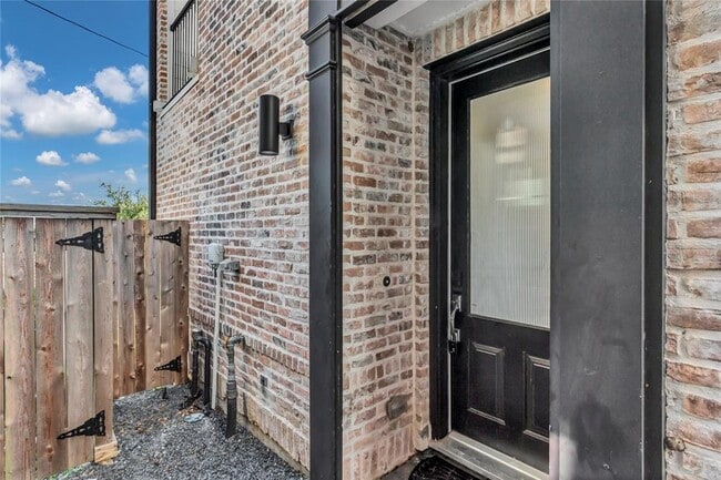 Building Photo - 4128 Willowbend Blvd