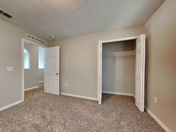 Building Photo - 8799 Oxfordshire Ave E