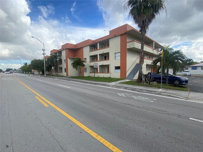 Building Photo - 1901 SW 67th Ave