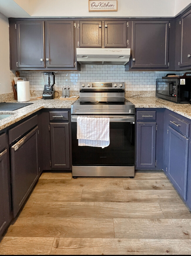 Kitchen - 6905 Chiswick Ln