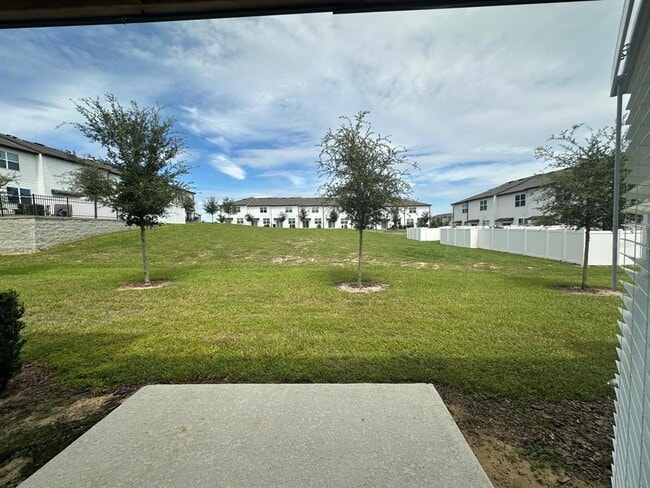 Building Photo - 118 Mandovi St