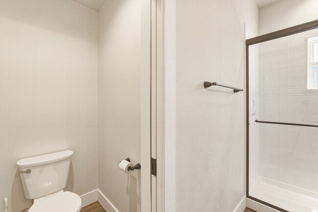 Building Photo - Bright & Spacious 4-Bedroom Haven Just Minutes from Leavenworth Village
