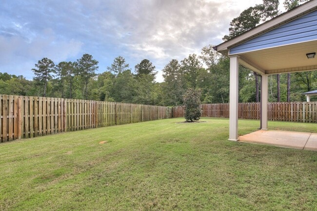 Building Photo - 4 Bedroom 2.5 Bath Canterbury Farms