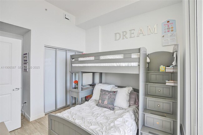 Building Photo - 400 Sunny Isles Blvd