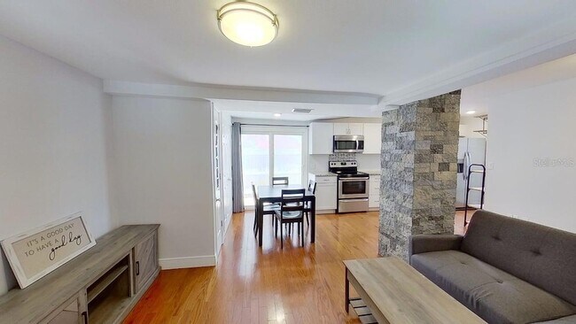 Building Photo - 3729 31st Ave S