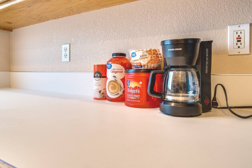 Building Photo - 23 E King St