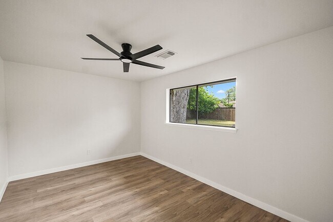 Building Photo - 5514 Chantilly Ln