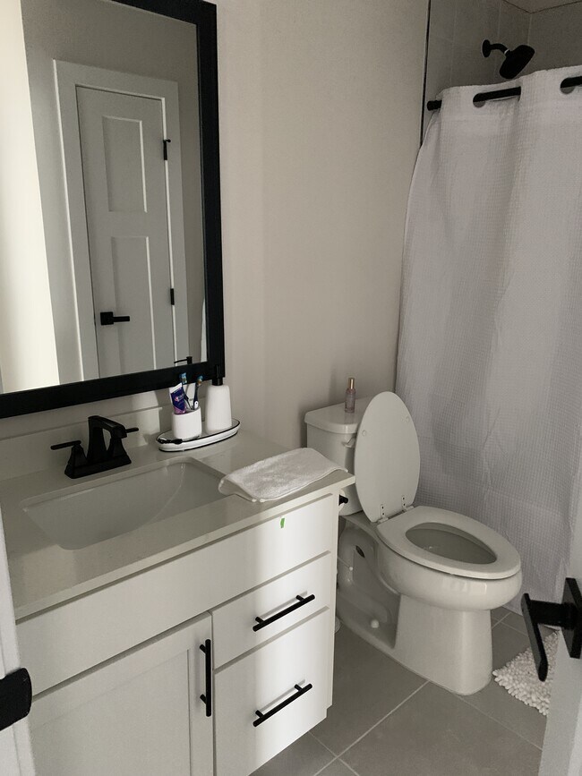 Building Photo - 2325 Hazel Wy