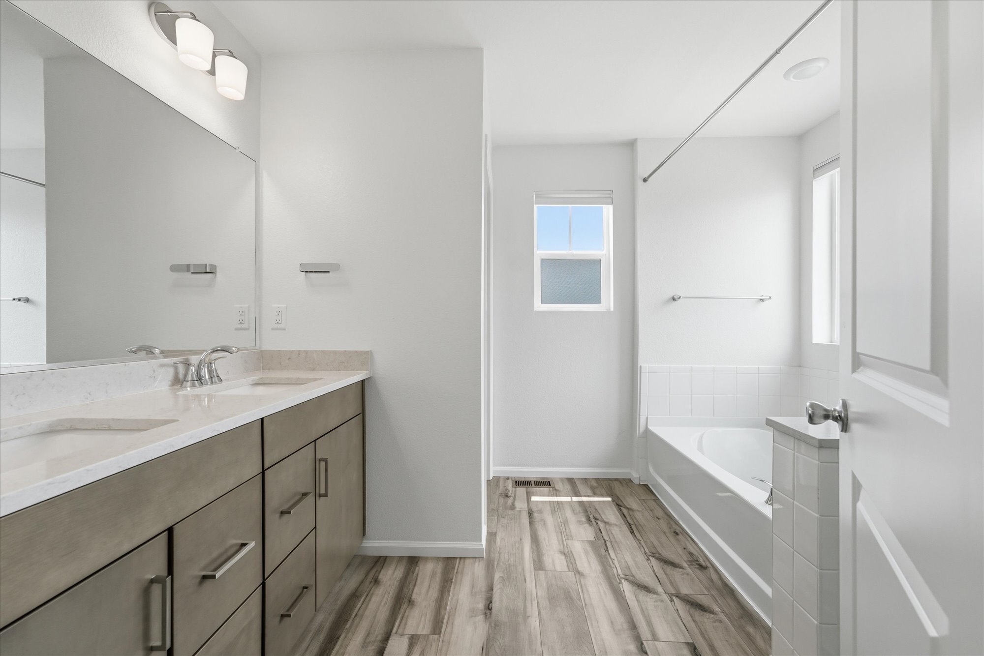 Building Photo - 14136 Blue Heart Ct