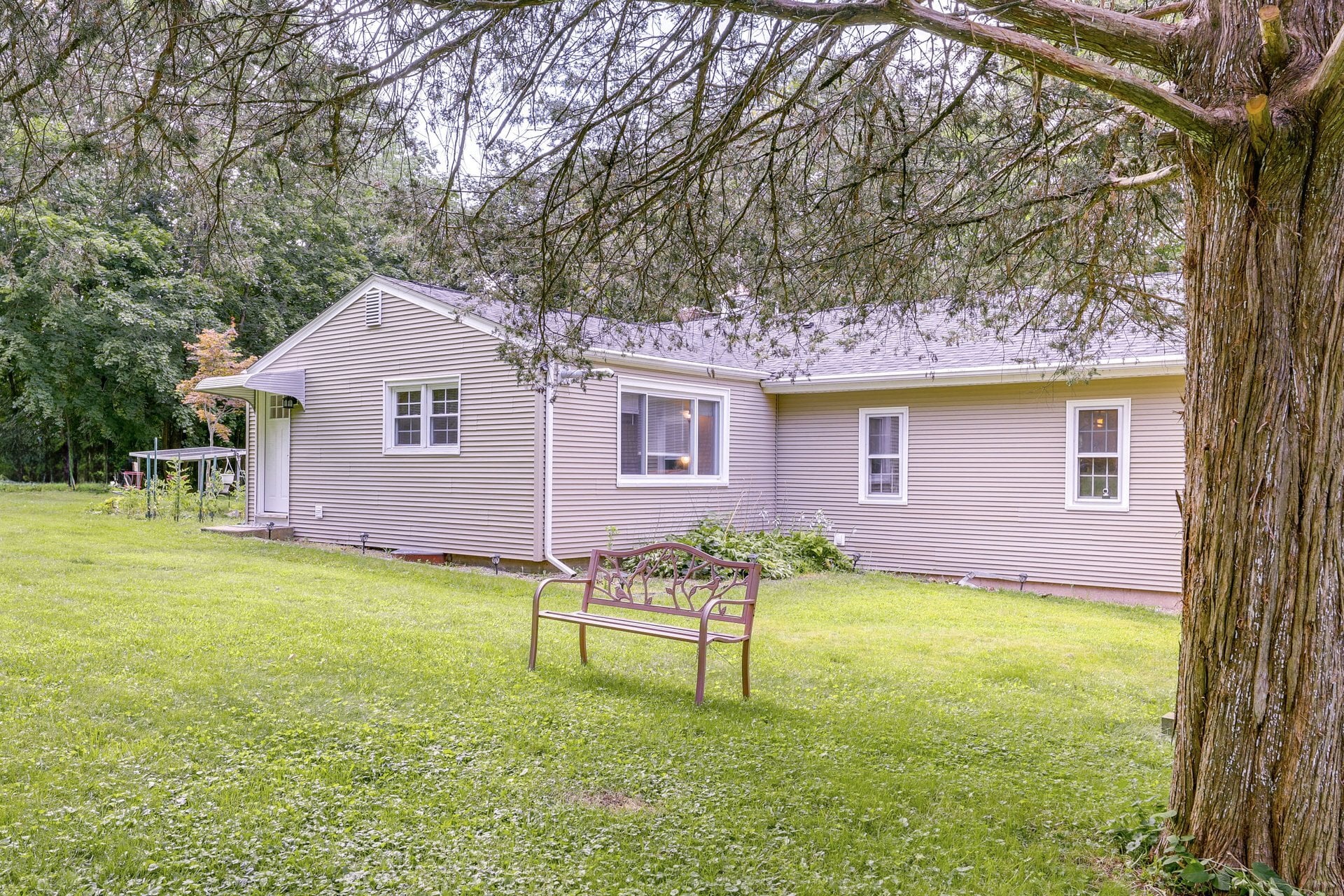 Building Photo - 44 Lakewood Dr