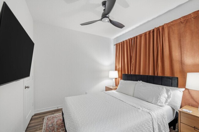 Building Photo - 4015 Casita Mia St