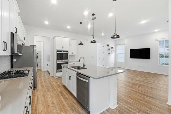 Building Photo - 1859 Treasure Cv