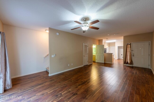 Building Photo - 807 Scrub Jay Dr