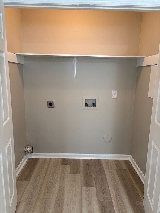 Building Photo - NEWLY RENOVATED 3 BED, 2 BATH HOME IN HIGH POINT!