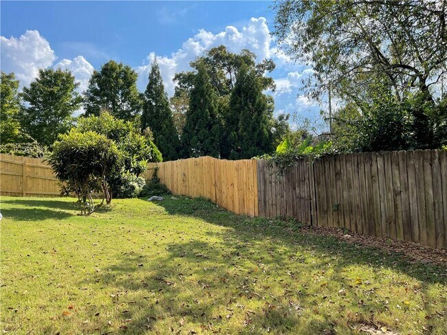 Building Photo - 2620 Village Chase Dr NW