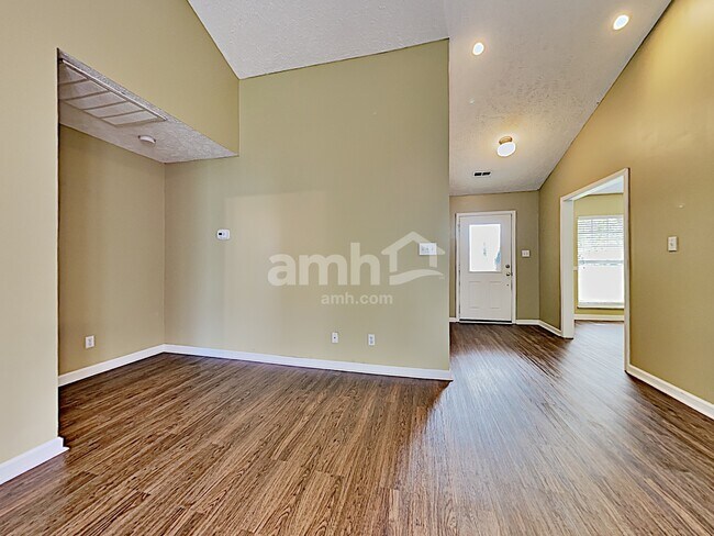 Building Photo - 1423 Newbury Ln