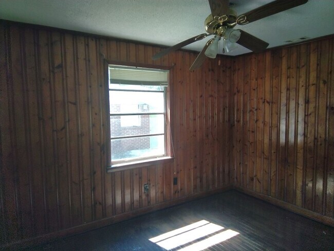 Building Photo - 304 Old Shaw Rd