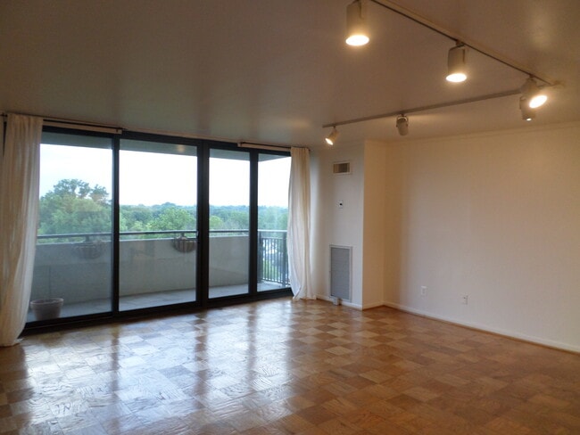 Building Photo - 4620 N Park Ave