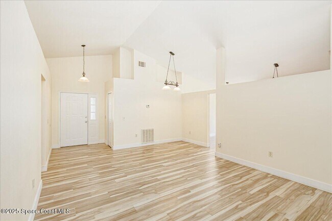 Building Photo - 6651 Fawn Ridge Dr