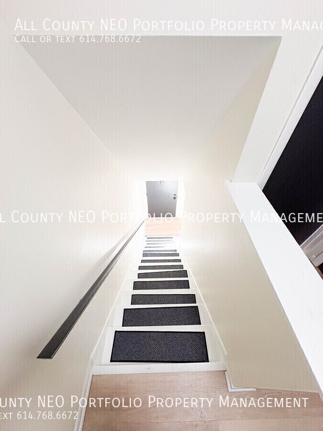 Building Photo - 376 Woodland Ave