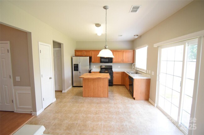 Building Photo - 10941 Claude Freeman Dr