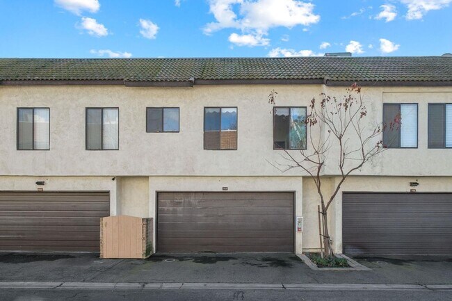 Building Photo - 2890 E Huntington Blvd