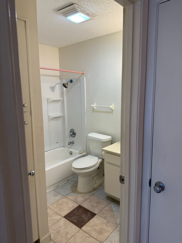 Building Photo - 2225 Loreco St