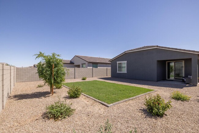 Building Photo - 36354 W San Clemente Ave